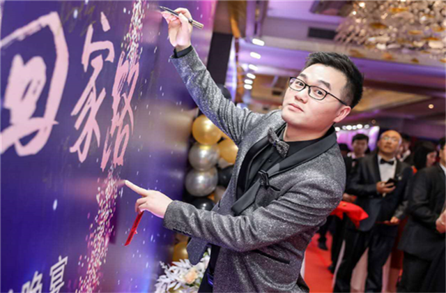 【高光“疫”事】勇敢逆行的特殊“网约车”——1277星际电子游戏90后，用信念打通生命运输线