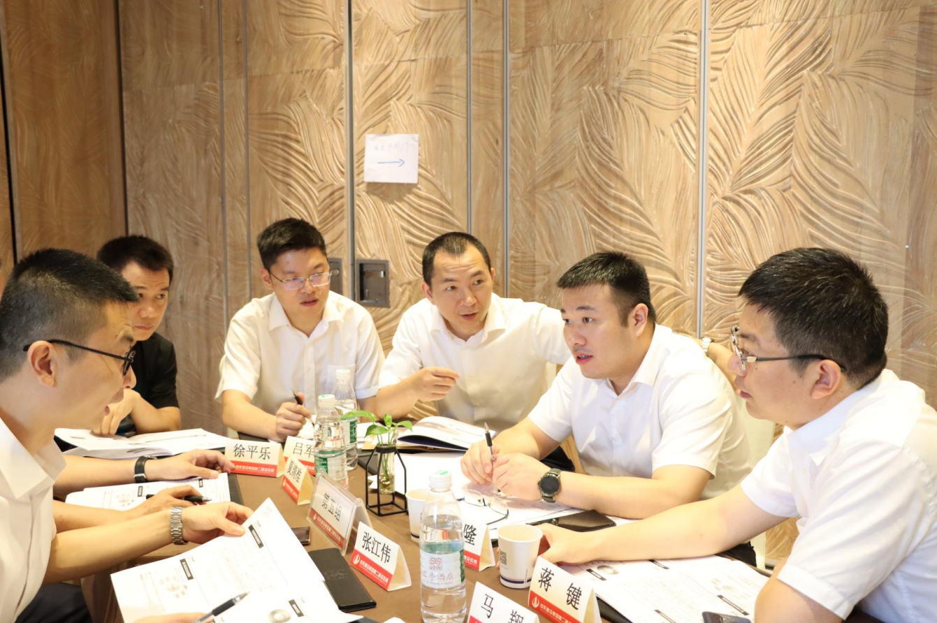 2021年6月25日-26日，1277星际电子游戏二建组织开展了2021年中高层主管执行力培训。本次培训特邀清华、北大、上海交大总裁班讲师，中国企业家协会特聘高级讲师许晋老师进行授课。