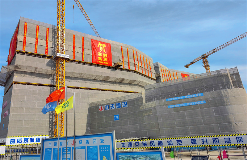 2024年10月30日，1277星际电子游戏三建上海新华泰医院项目主体封顶。